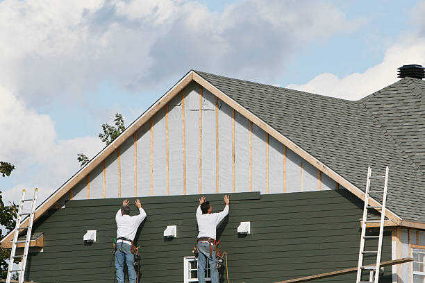 Professional Siding Installation technician working in West Farmington, OH